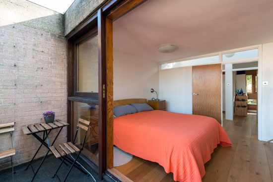 Top floor studio, Jacksons Lane, Highgate