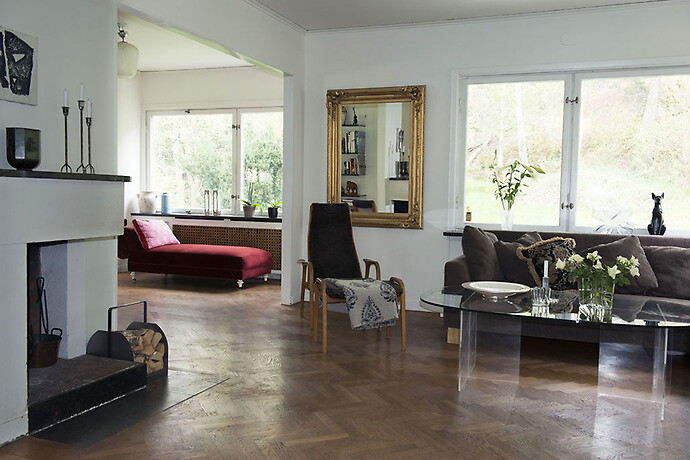 A larger sitting room