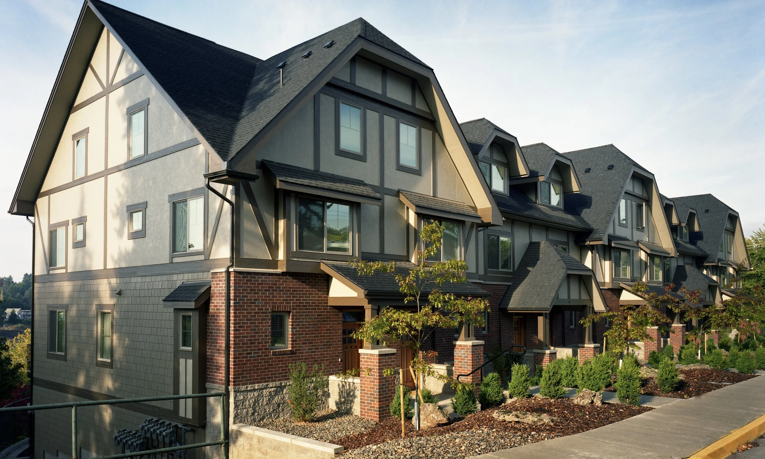 Owner: R.B Olson Construction Location: Pullman, WA This ten unit row house/ townhouse project is perched on a hill within easy walking distance to the Washington State University Campus, downtown shops, restaurants and parks. There are four 3-bedroom units and six 4-bedroom units all completed with beautiful, high-end finishes. 