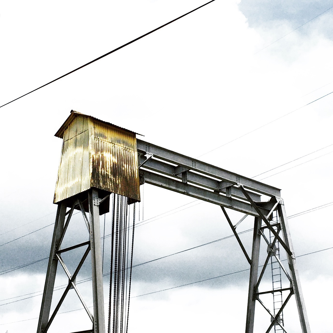 Old gantry crane on Walnut Grove Road