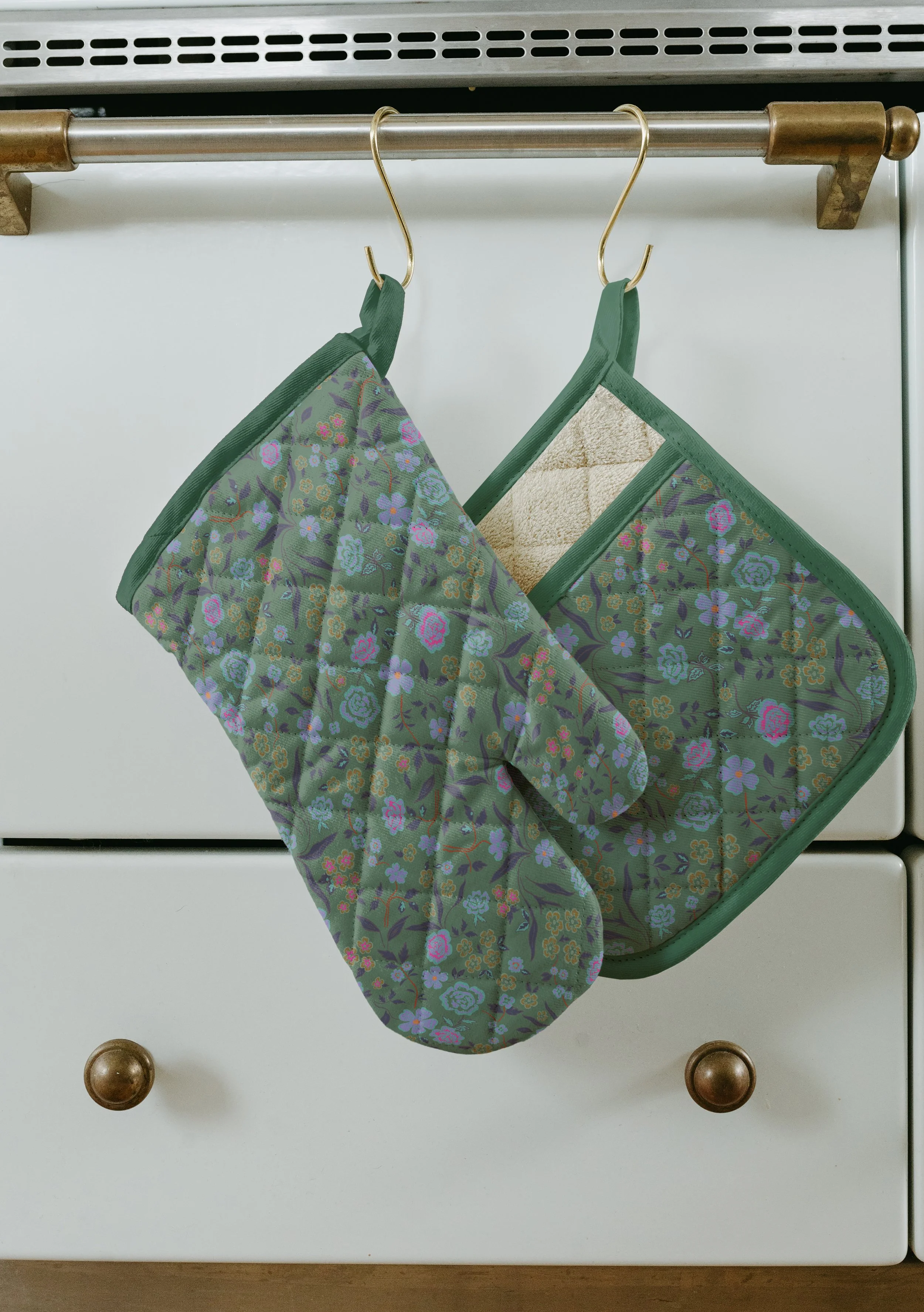 VibrantRococoOvenMittMockupgreenfloral.jpg