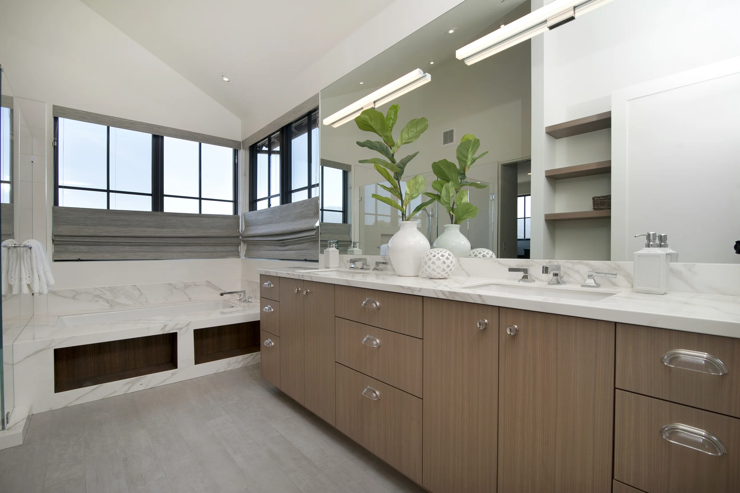 018_Master Bathroom.jpg