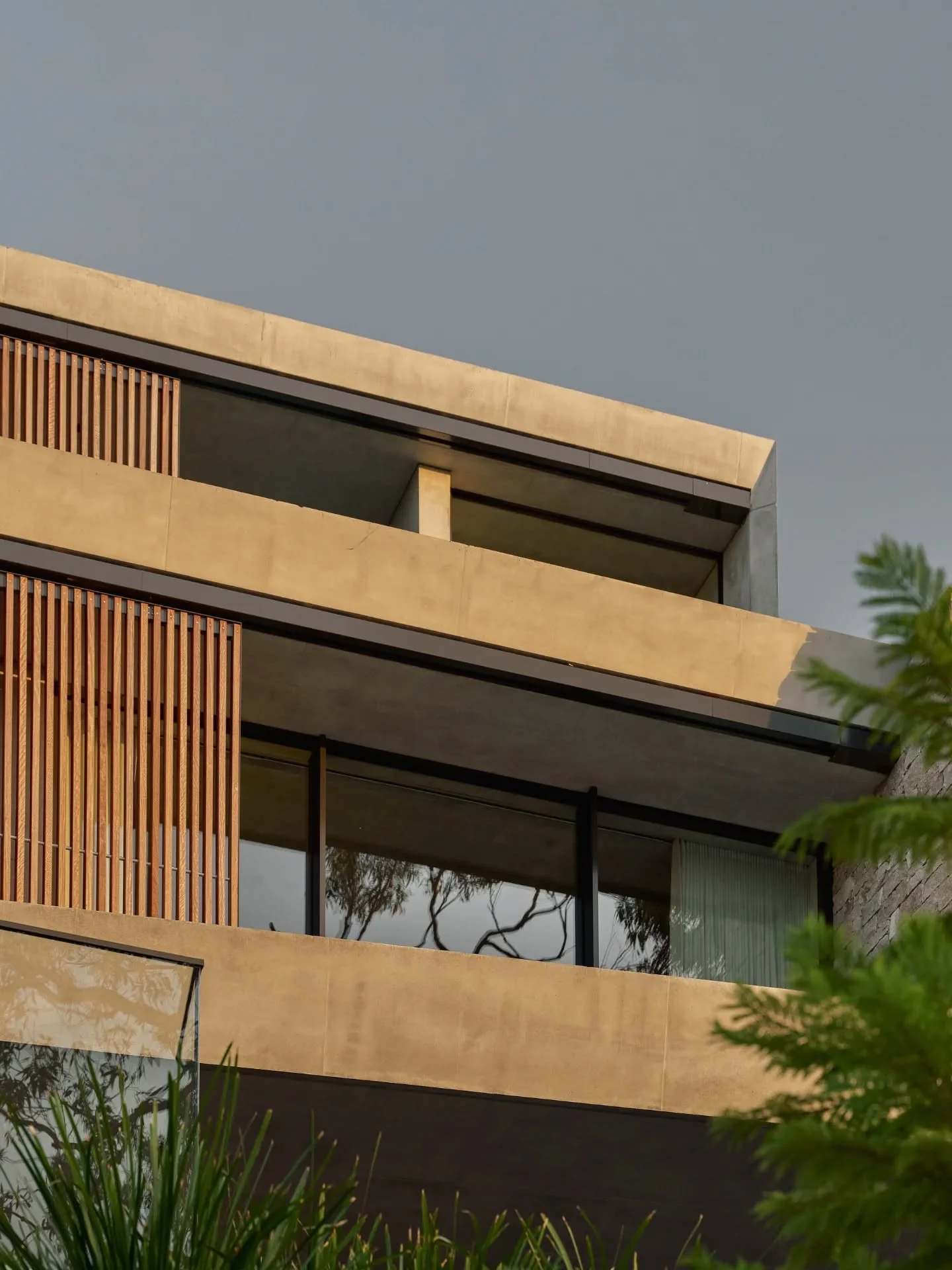 Timber Screens meticulously designed with @aramanufacture to introduce natural sunlight whilst the gradient skylight over the staircase showcases the off-form concrete.

Residence Allure

Photography @ryanlphoto
Technical Designer and Planner @jpwk_d