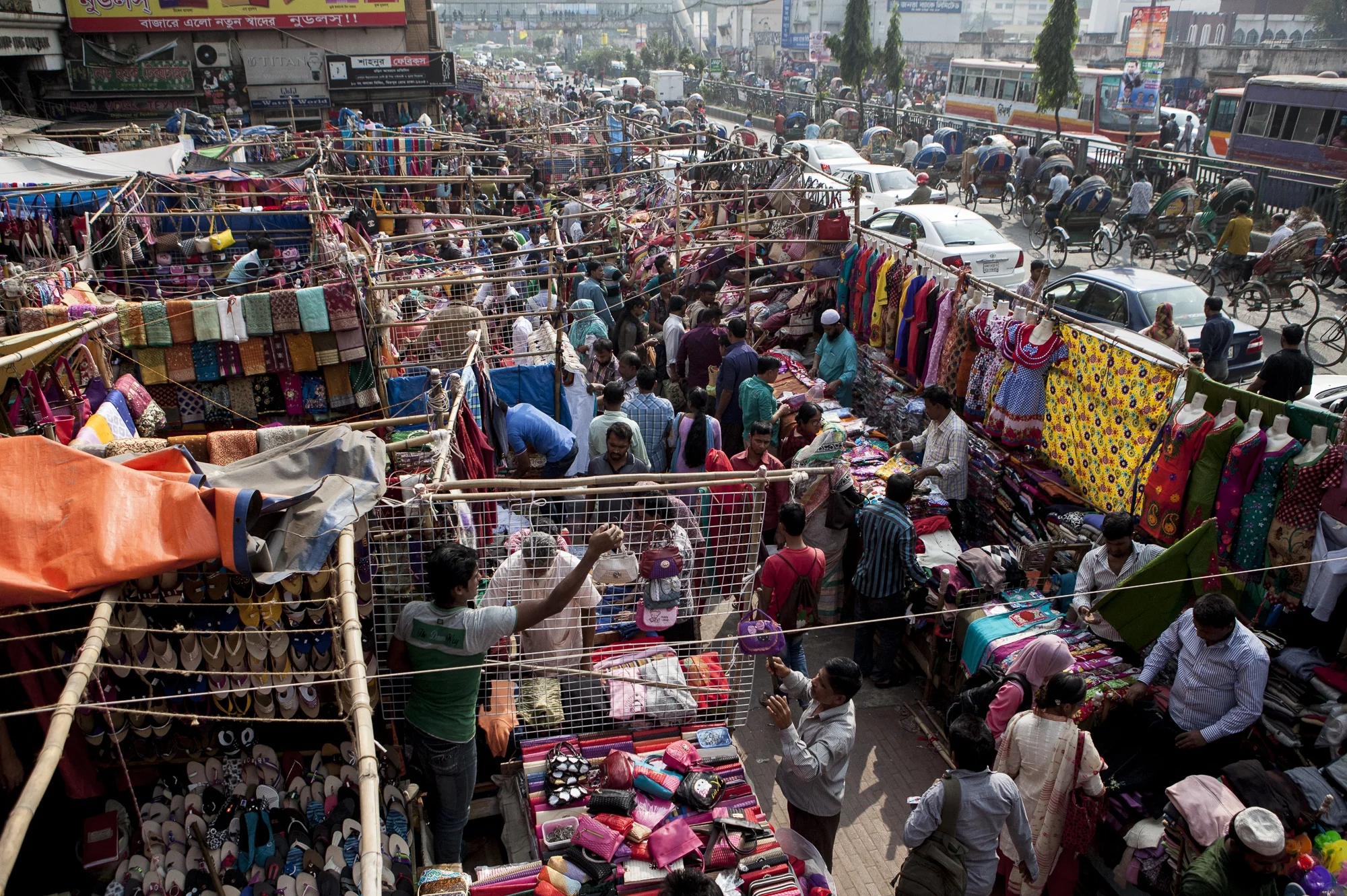 Crowed market place. 