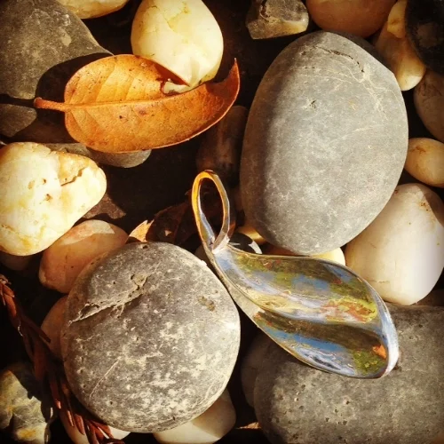 leaf pendant.JPG