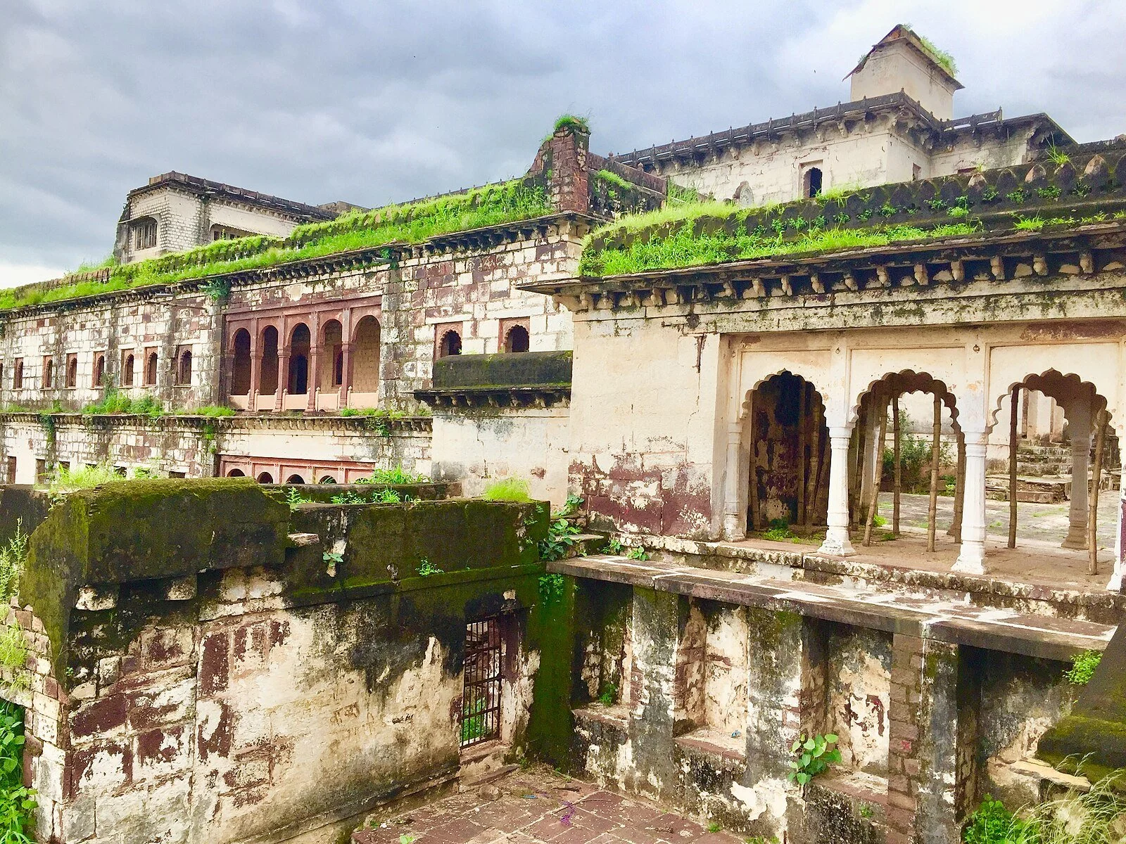 Govindgarh_fort_backside_view,_Rewa.jpg