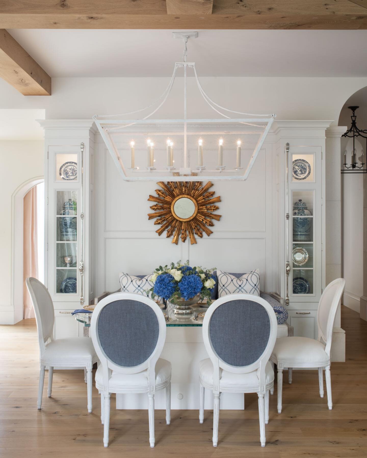 A perfect nook for enjoying a meal with loved ones. Wishing all of the moms out there a wonderful Mother&rsquo;s Day! 

#mothersday
#breakfastnook
#timelessdesign 
#bkueandwhite