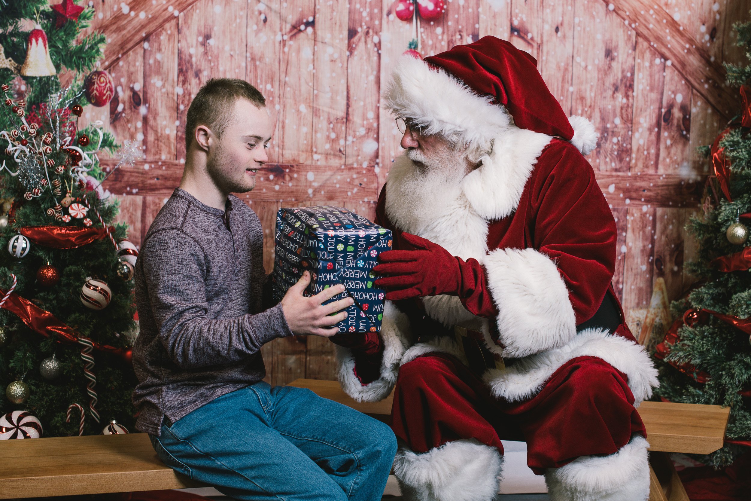 photoswithsanta2022-31.jpg
