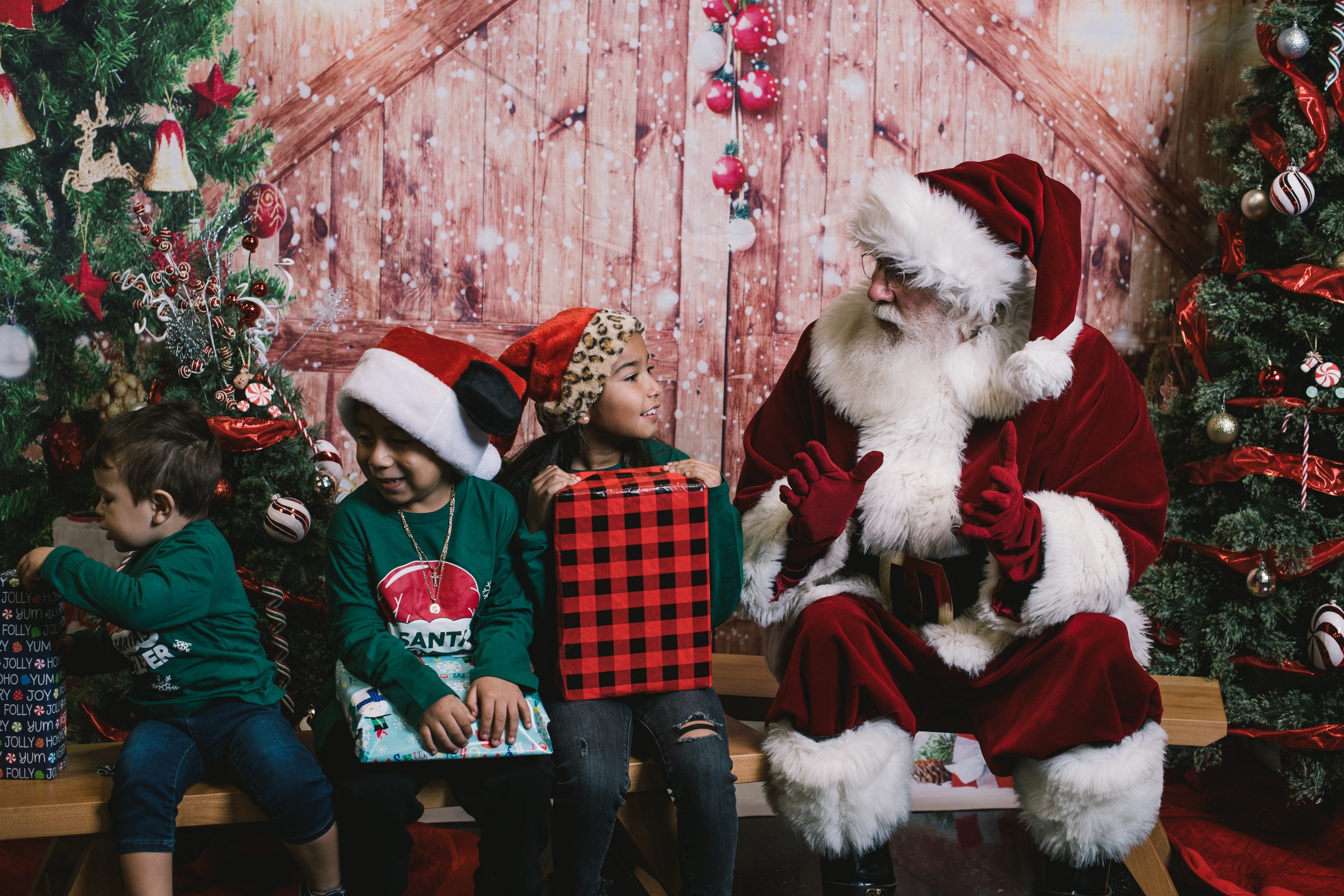 photoswithsanta2022-40.jpg