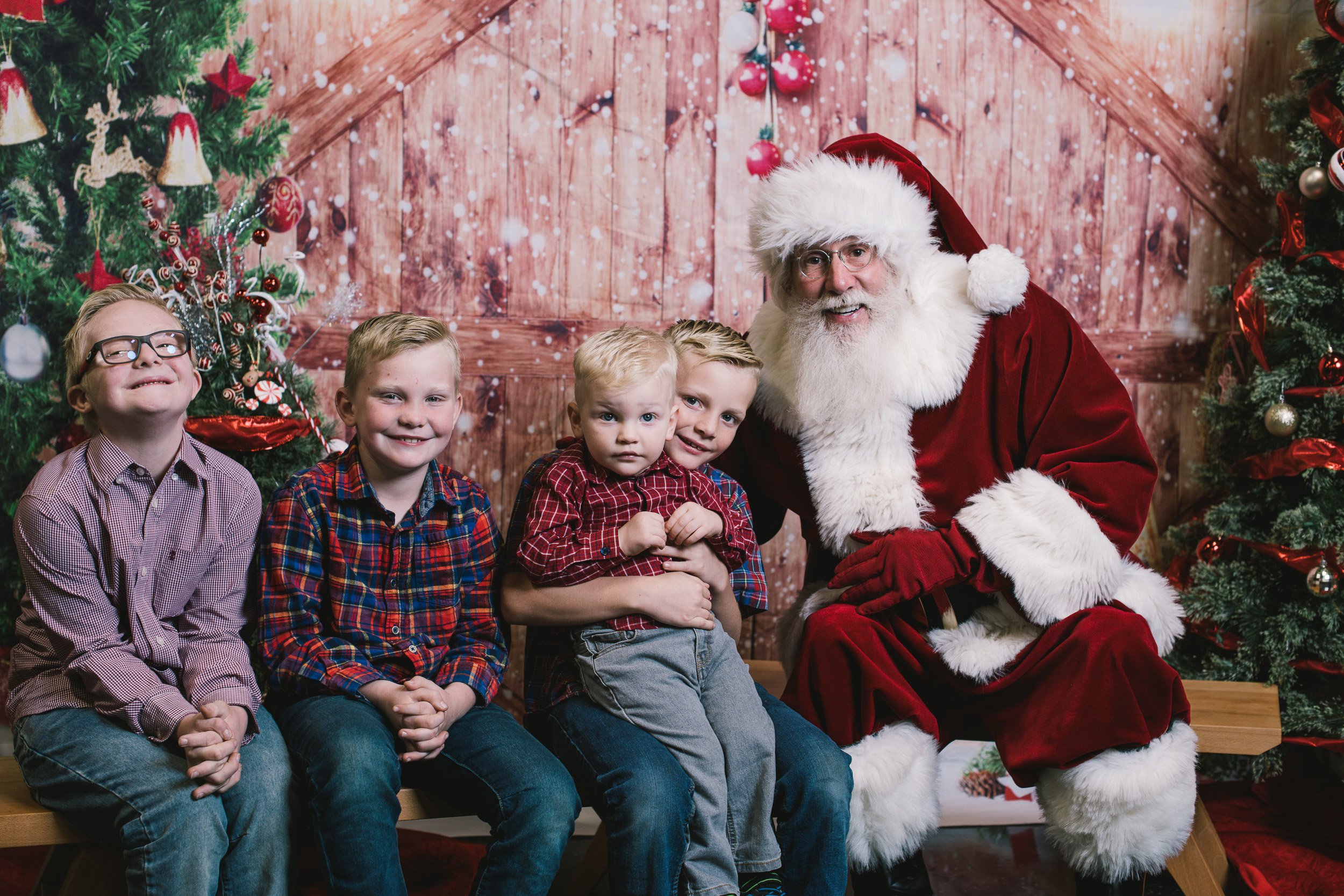photoswithsanta2022-41.jpg