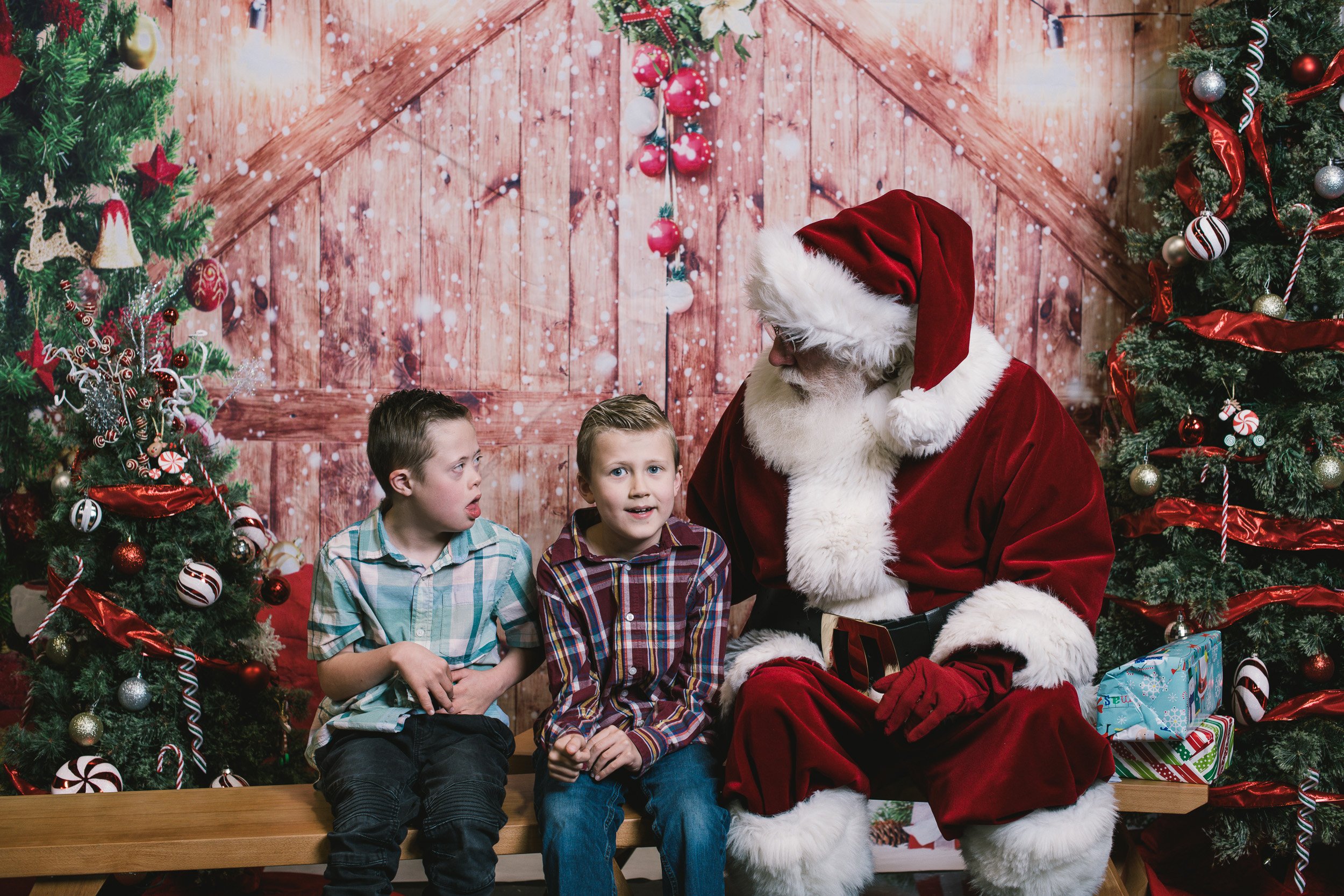 photoswithsanta2022-73.jpg