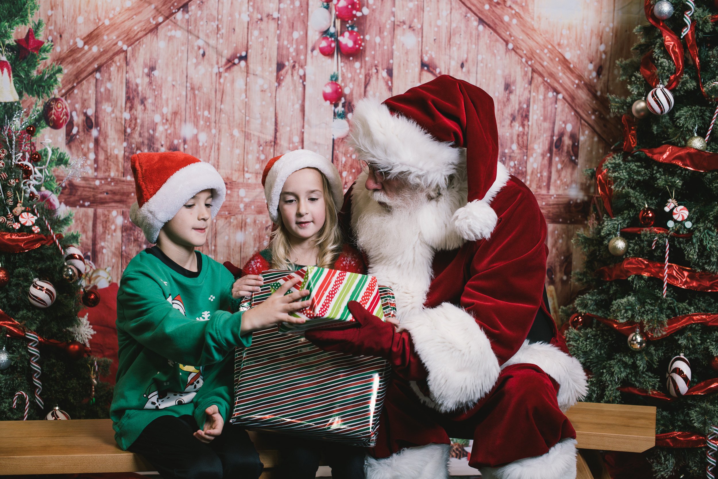 photoswithsanta2022-103.jpg