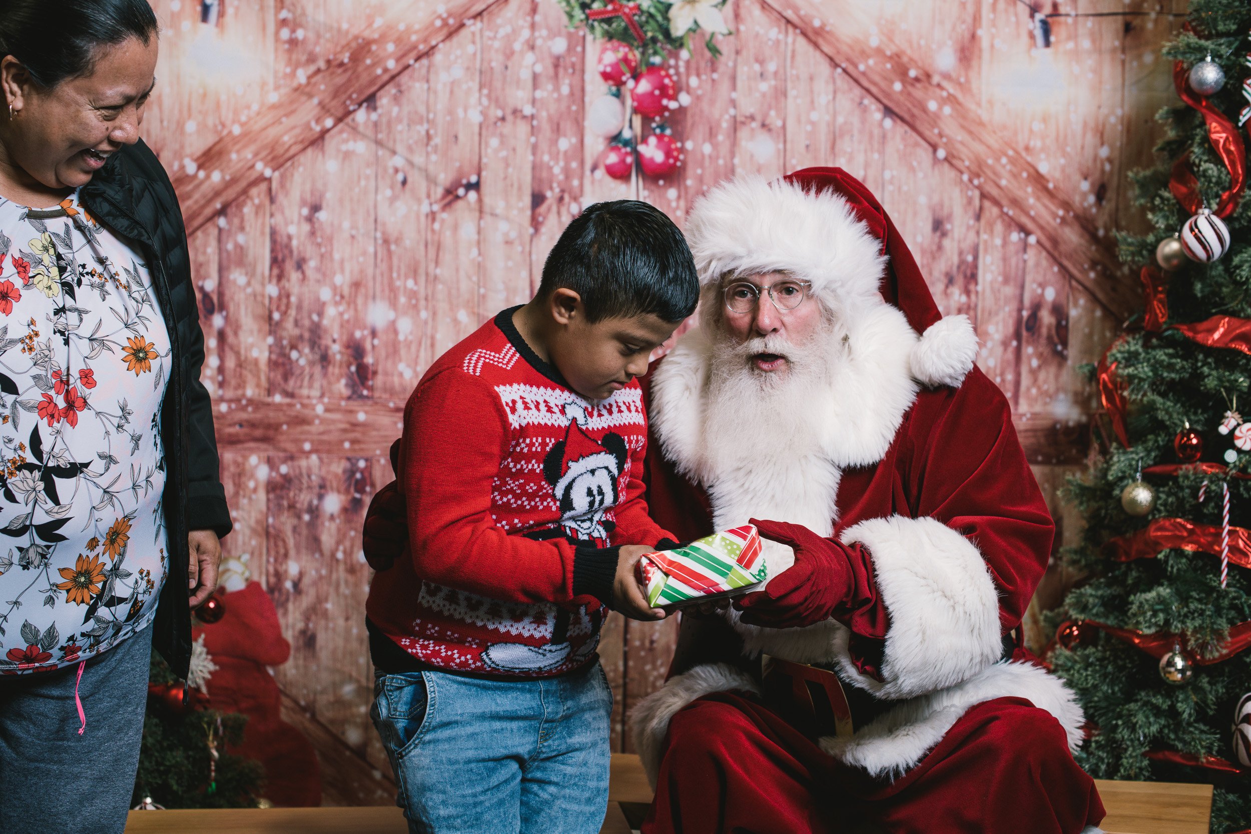 photoswithsanta2022-123.jpg