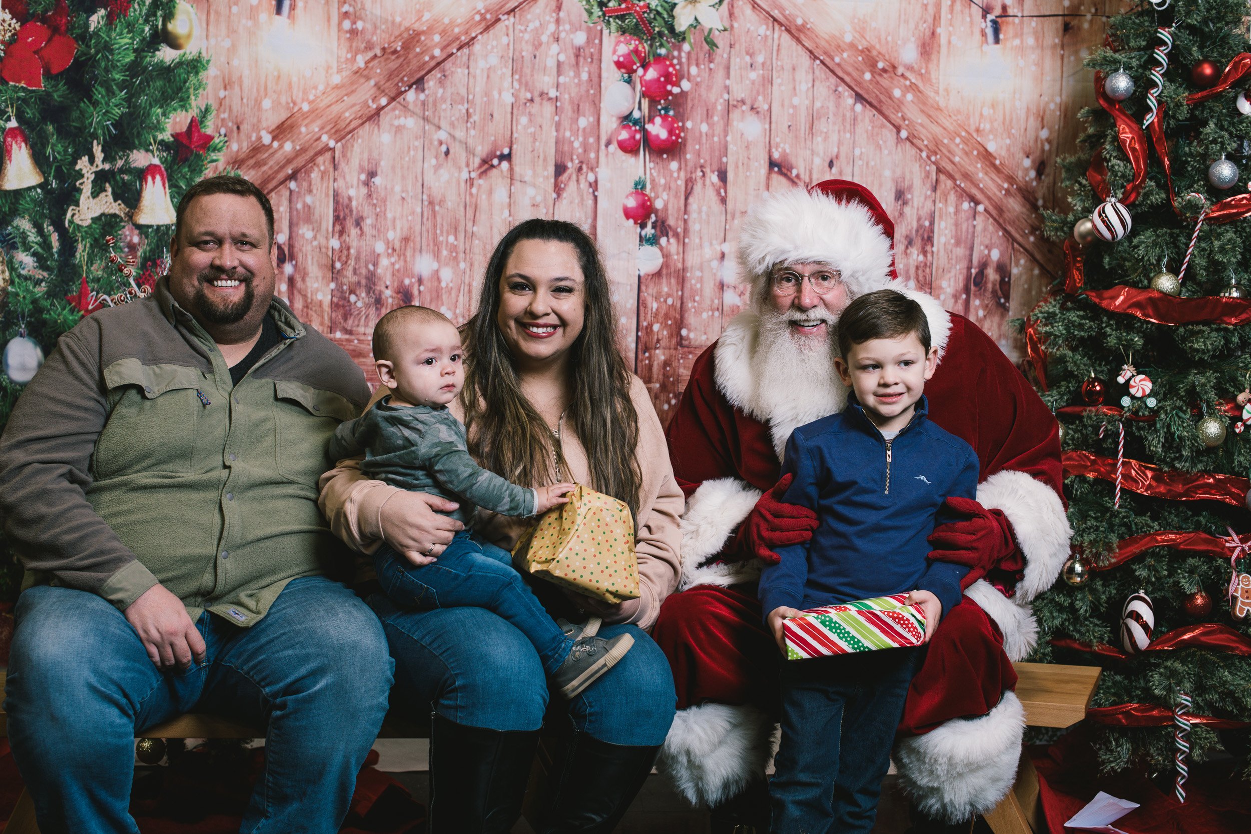 photoswithsanta2022-146.jpg