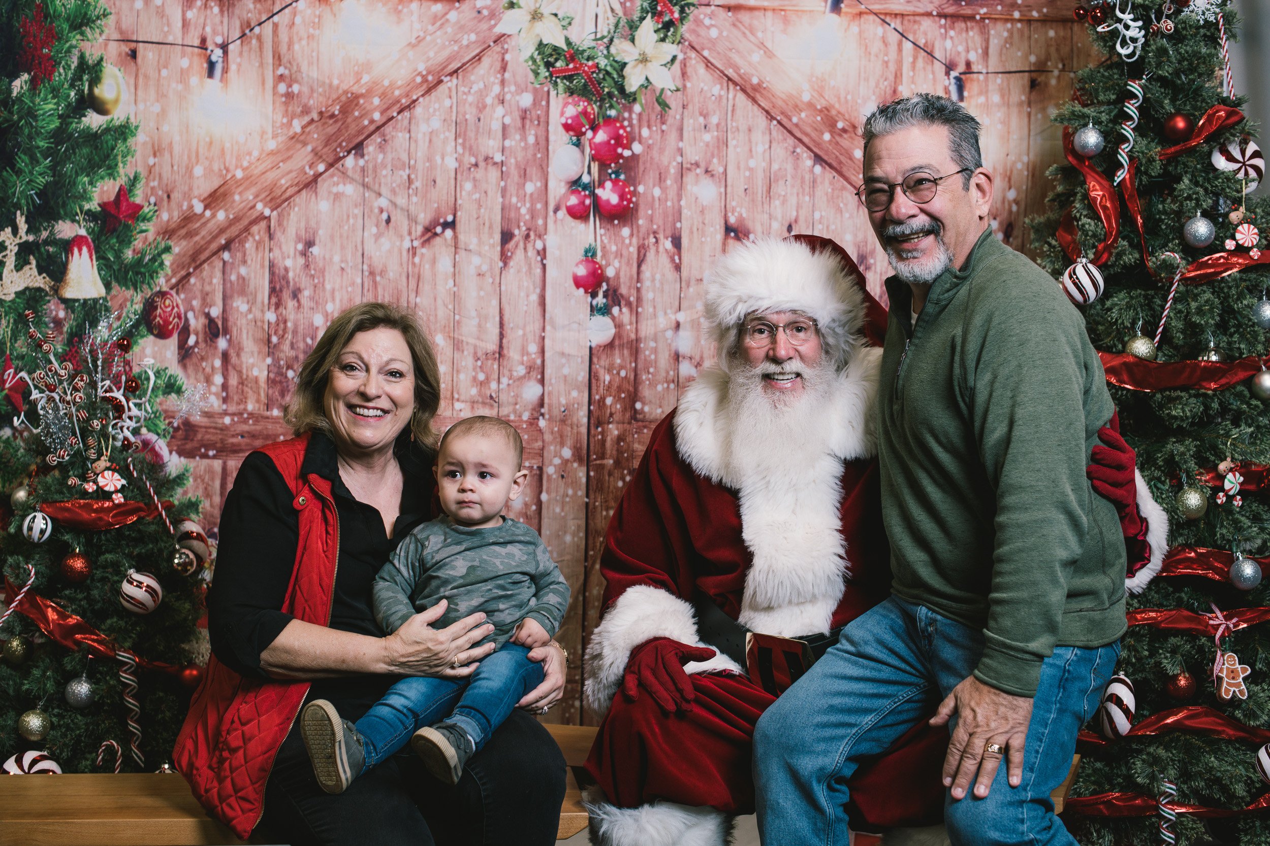 photoswithsanta2022-147.jpg