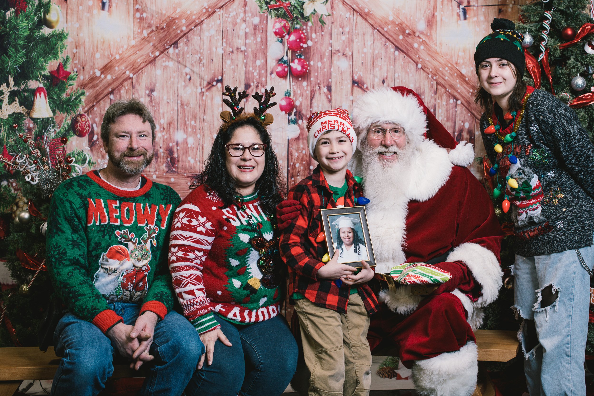 photoswithsanta2022-160.jpg