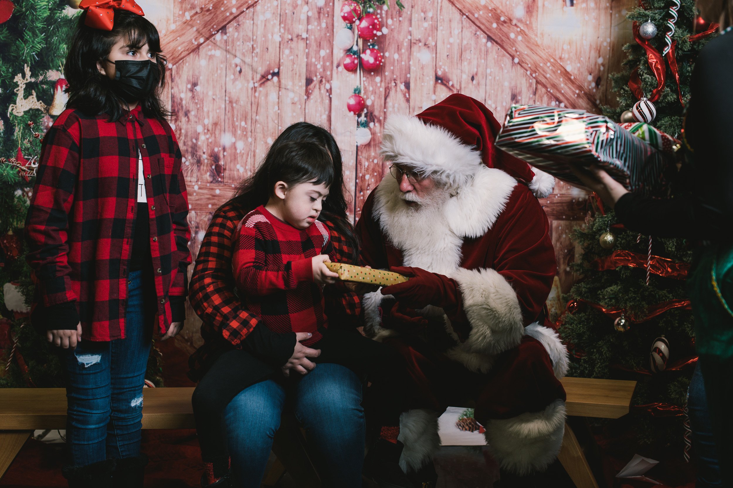 photoswithsanta2022-169.jpg