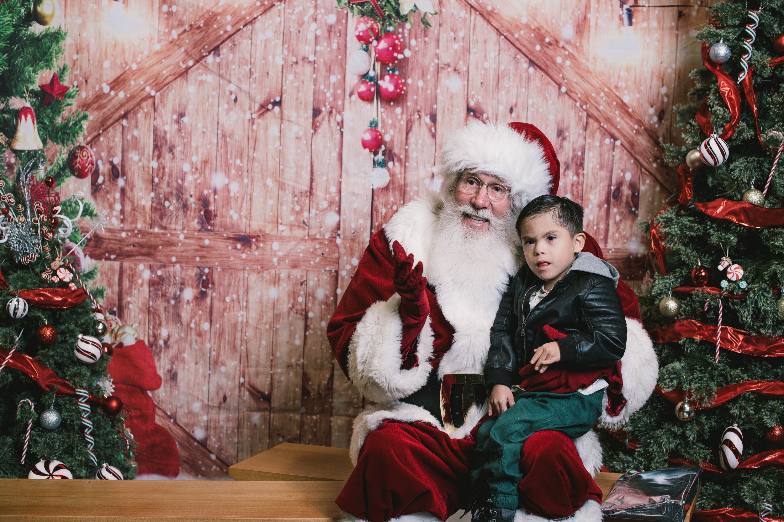 photoswithsanta2022-180.jpg