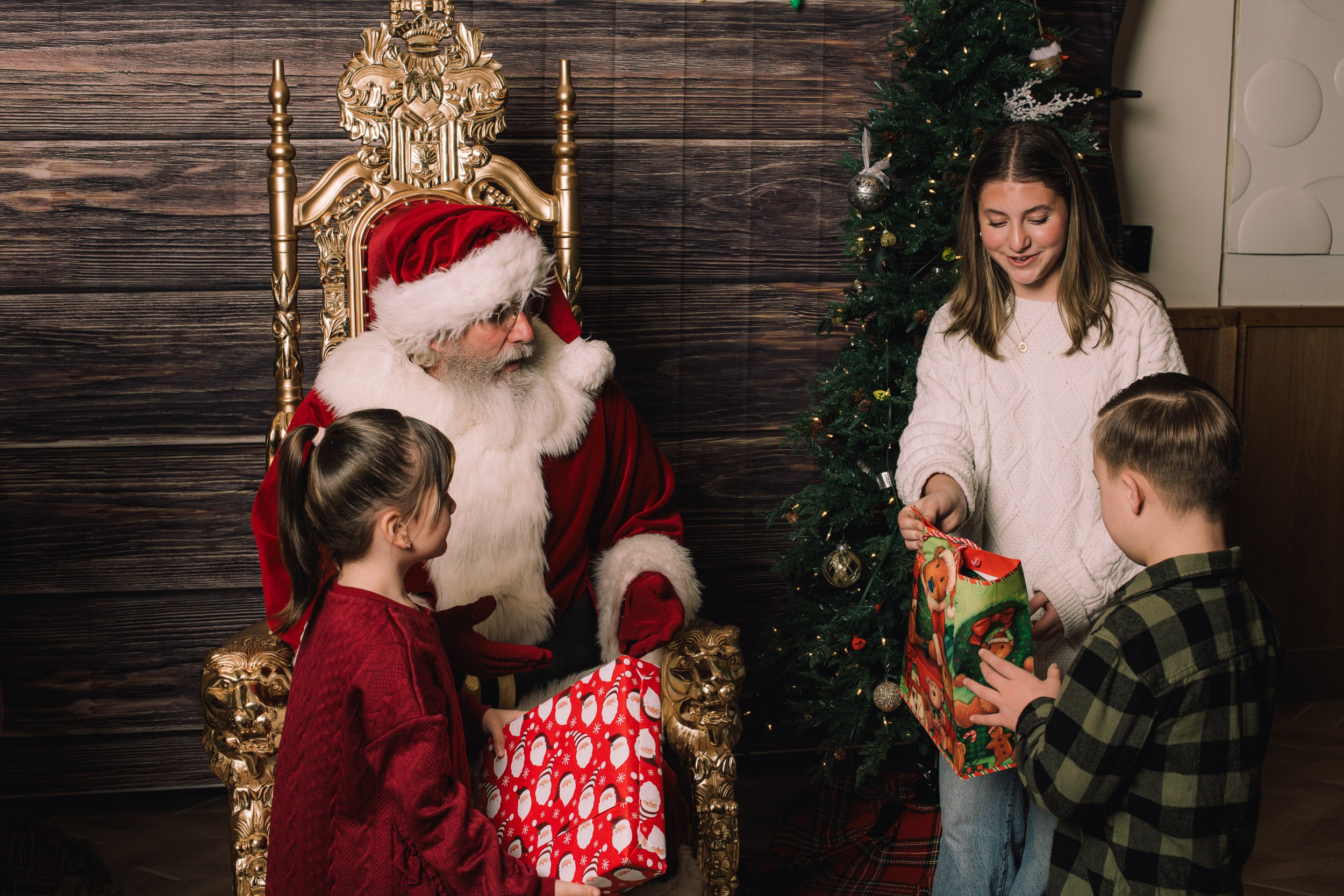 Santa2024-124.jpg