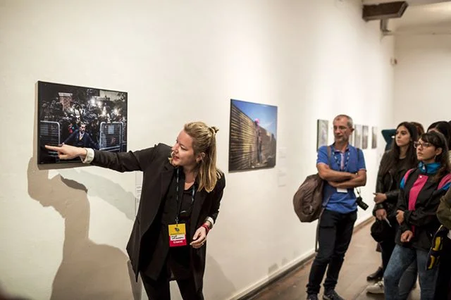 #WPPh2019 📍VISITE GUIDATE📍
In occasione della festa di &quot;Ognissanti&quot;, venerd&igrave; 1 novembre alle h 10.00 abbiamo organizzato un nuova #visitaguidata al @worldpressphotoferrara‼
*Per prenotarsi basta mandare una email a wppferrara@gmail