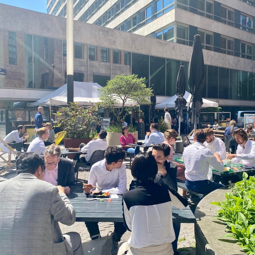 Whether you want to sit inside or outside, one thing is for certain - Market 33 always serves the most delicious food &amp; drinks in Amsterdam's Zuidas! See you soon!⠀⠀⠀⠀⠀⠀⠀⠀⠀
⠀⠀⠀⠀⠀⠀⠀⠀⠀
#vrijmibo #fridaydrinks #amsterdamzuidas #zuidastoday #zuidashotspots #amsterdamhotspots