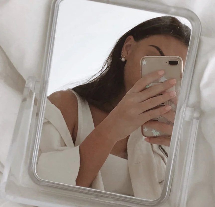 The Secret To Taking The Perfect Mirror Selfie Every Little Thread The Secret To Taking The Perfect Mirror Selfie Every Little Thread