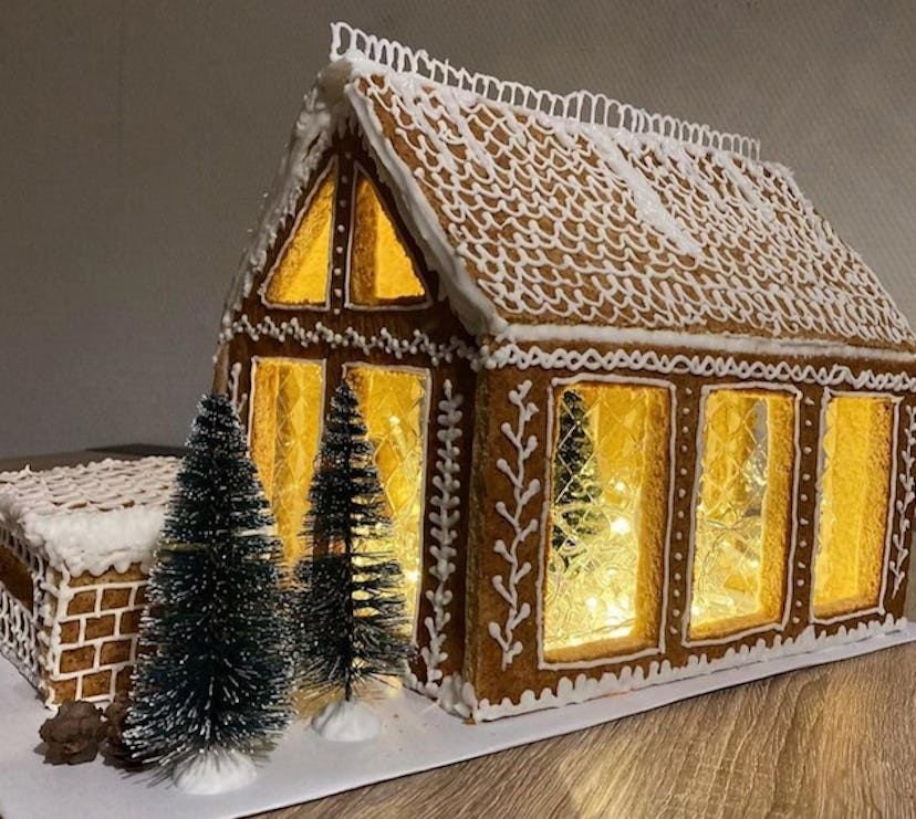 14 Epic Gingerbread Houses To Inspire You.jpeg