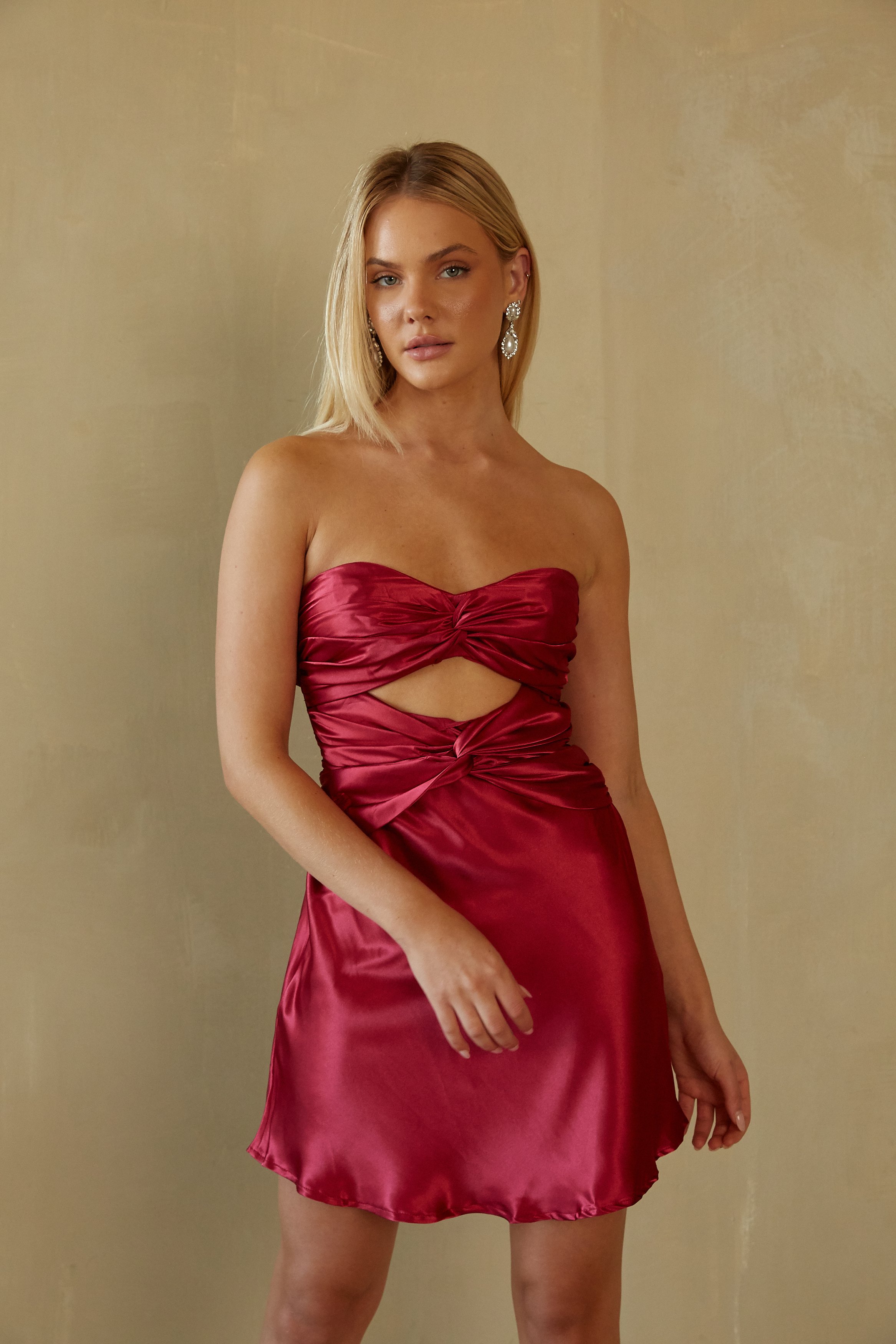 lorelai-burgundy-red-berry-strapless-double-twist-mini-dress-with-open-back-hoco-dress-homecoming-01.jpg
