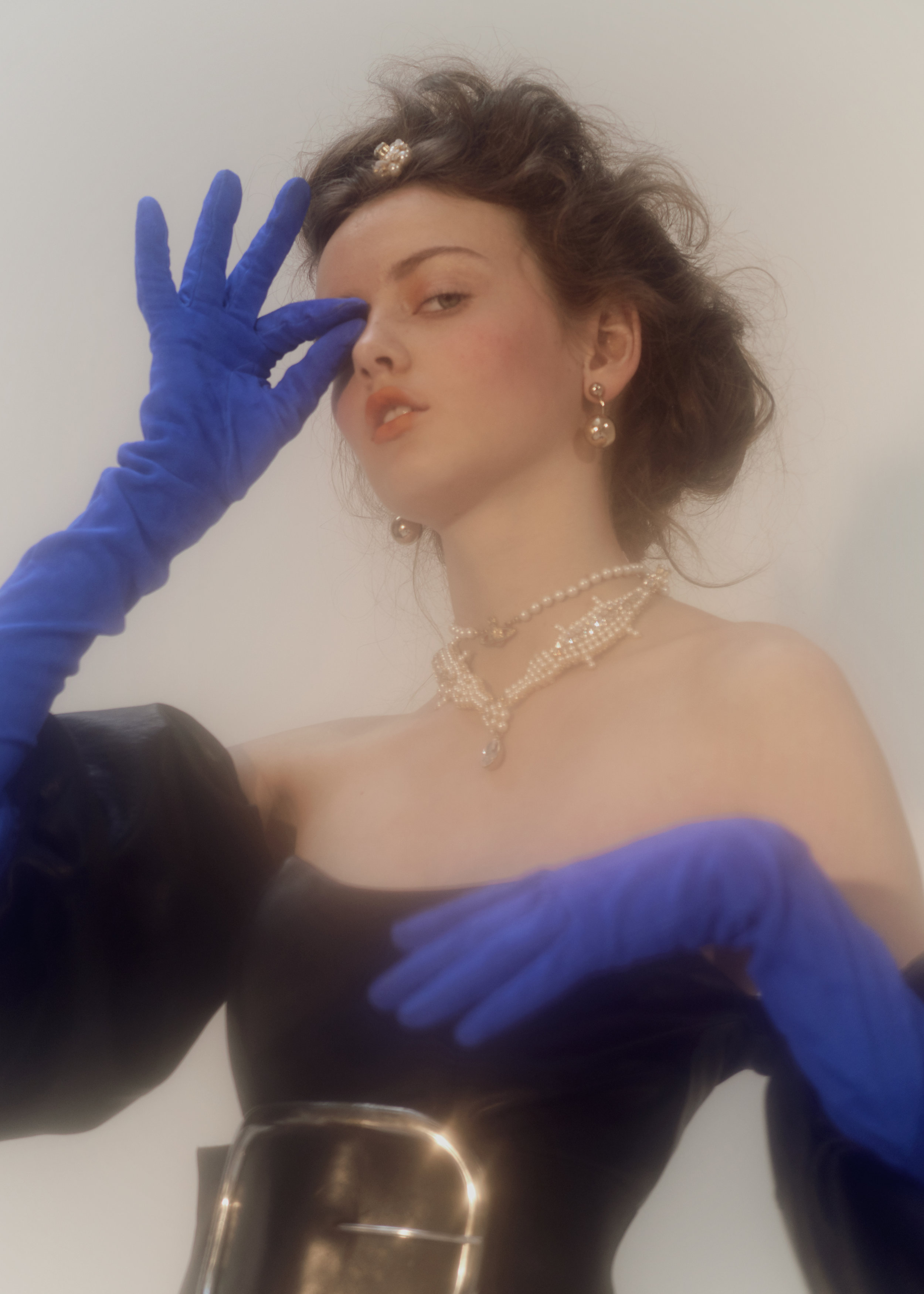 APART online_Lady-with-gloves_015.jpg