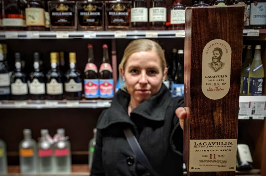 @nickofferman will you sign my box!? #lagavulin #ronswanson #nickofferman #scotch #whiskylife #whiskylover #whiskeygram #lagavulin11yrofferman #lagavulin11 #newyork #newyorkcity