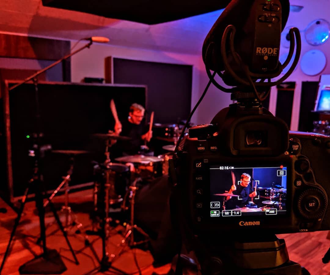 Back in the studio folks.
Keep an eye out for more updates.

You guys are going to love this stuff. 
#retrorock #studio #recordingstudio #drums #dwdrums #canon5dmarkiv #shure