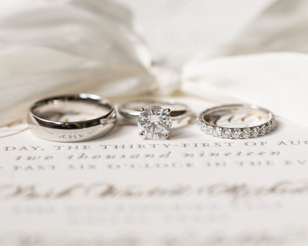 Rings need their time in the spotlight too ✨⠀⠀⠀⠀⠀⠀⠀⠀⠀
⠀⠀⠀⠀⠀⠀⠀⠀⠀
PC: @stephaniebrazzle⠀⠀⠀⠀⠀⠀⠀⠀⠀
Planning: @engagedeventsdallas⠀⠀⠀⠀⠀⠀⠀⠀⠀
Calligraphy: @scribblesandswirls⠀⠀⠀⠀⠀⠀⠀⠀⠀
Florals: @somethingprettyfloral