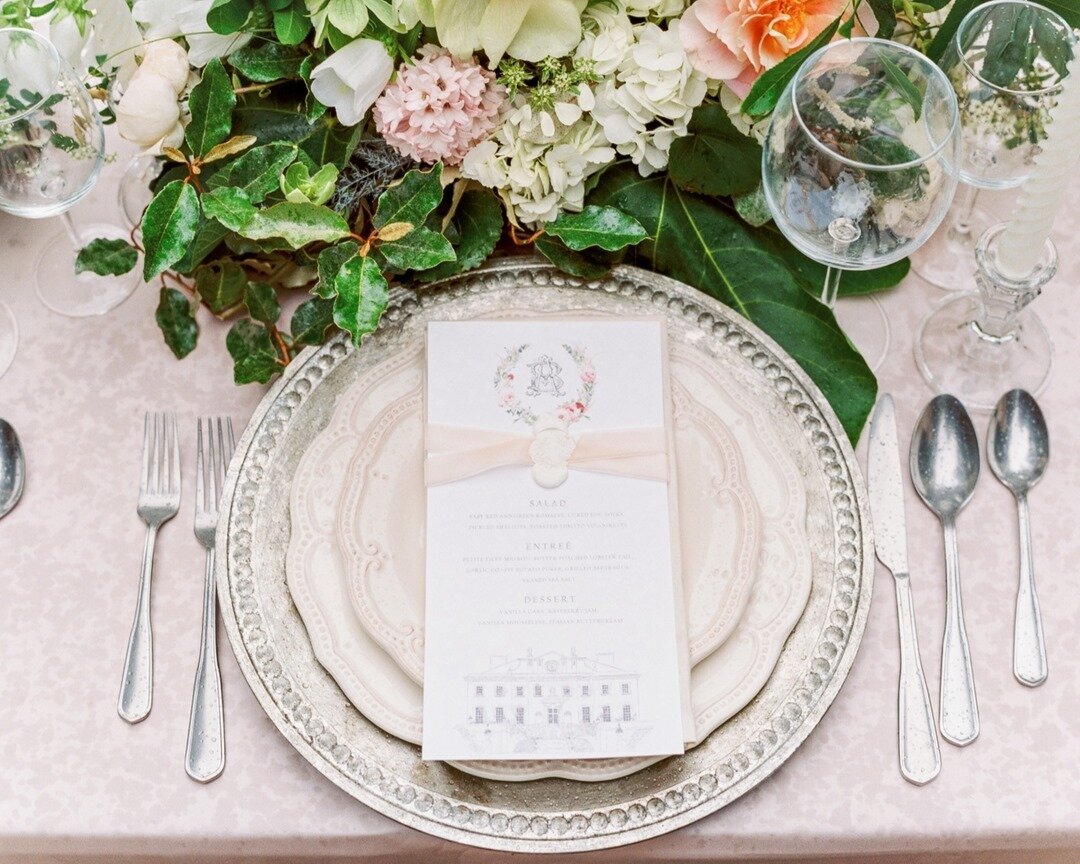 Love this beautiful place setting filled with fresh spring florals and venue sketches! 🌸⠀⠀⠀⠀⠀⠀⠀⠀⠀
⠀⠀⠀⠀⠀⠀⠀⠀⠀
Planning + Design: @ivoryandvineeventco⠀⠀⠀⠀⠀⠀⠀⠀⠀
Photography: @calliemanionphotography⠀⠀⠀⠀⠀⠀⠀⠀⠀
Calligraphy + Paper: @scribblesandswirls⠀⠀⠀⠀⠀