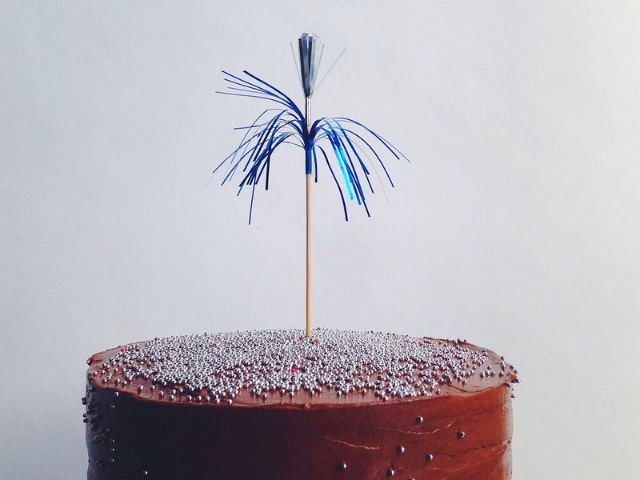 How to Frost a Cake
