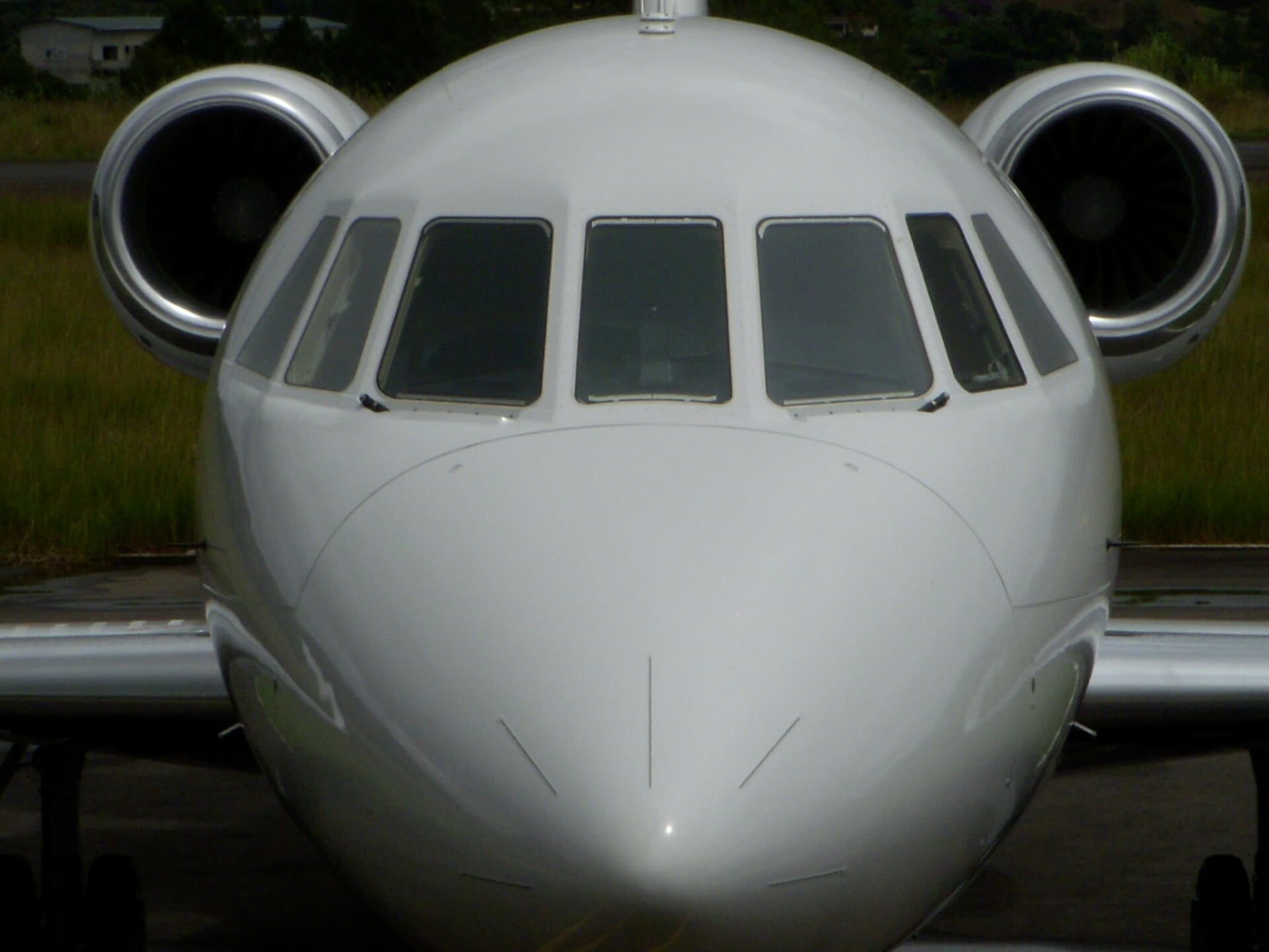 Dassault Falcon 2000 LX – Frontal View
