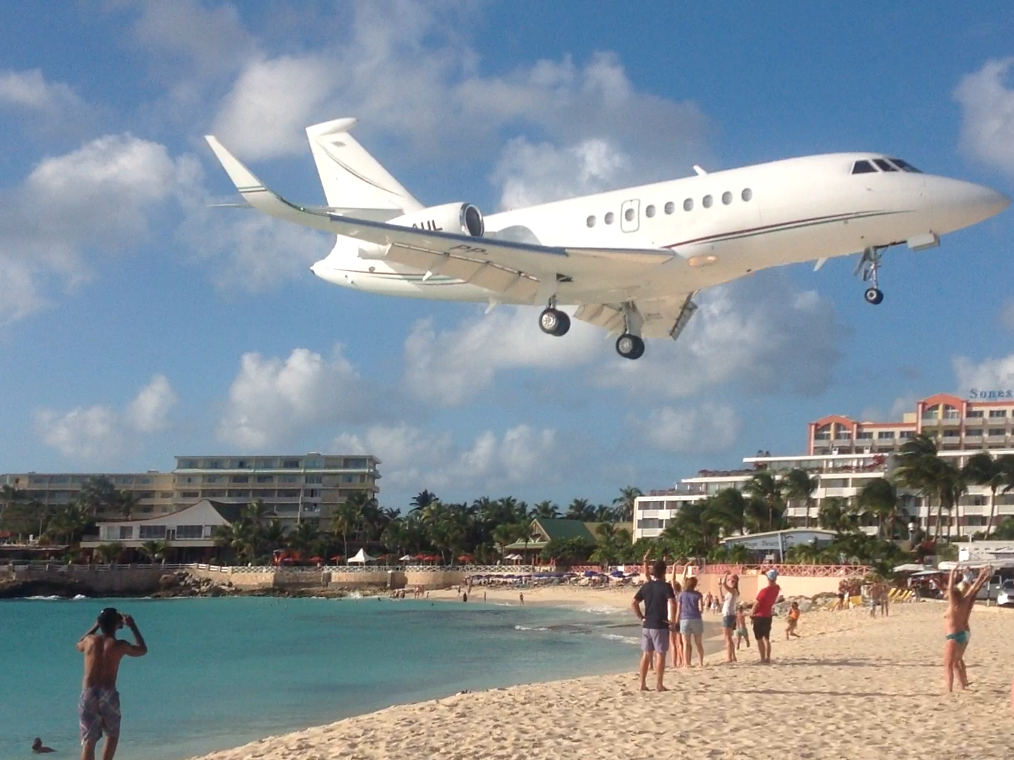 Dassault Falcon 2000 LX – Landing in St. Martin