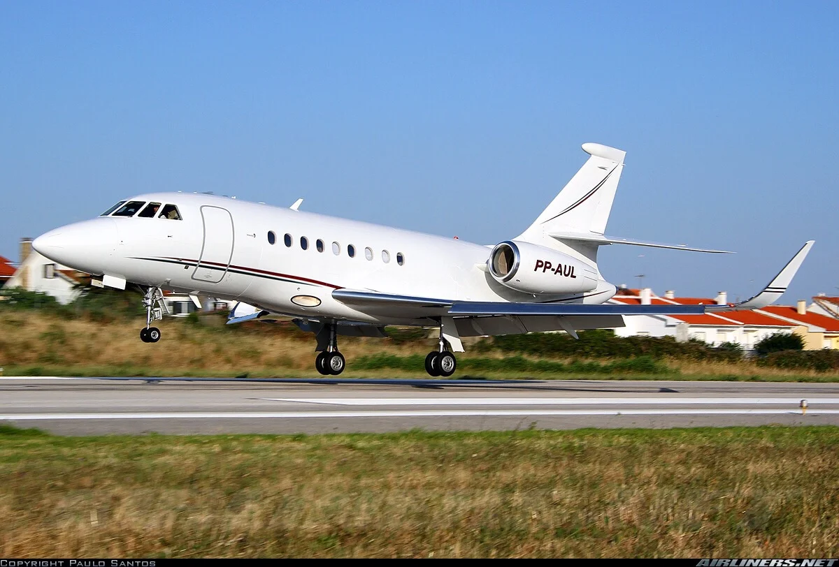 Dassault Falcon 2000 LX – Pousando em Cascais, Portugal