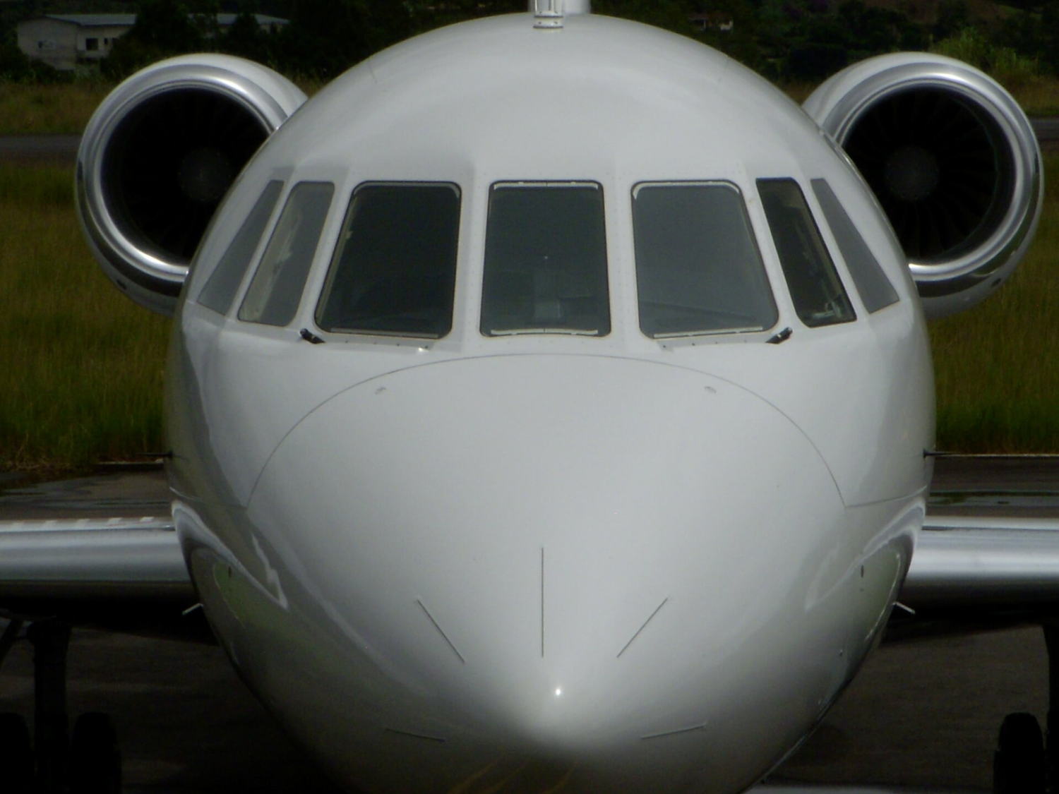 Dassault Falcon 2000 LX – Vista frontal