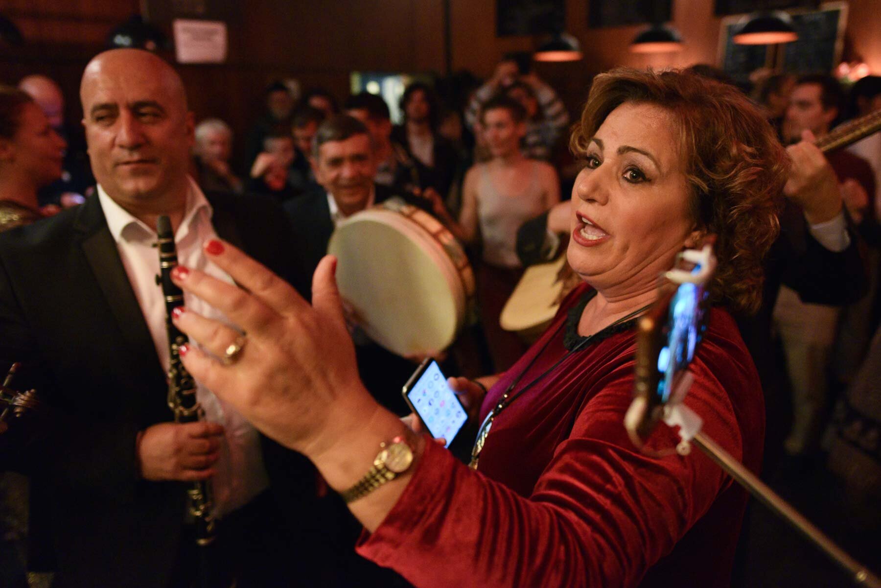   Saz’iso  in the foyer at Muziekpublique, 17 November 2018. 