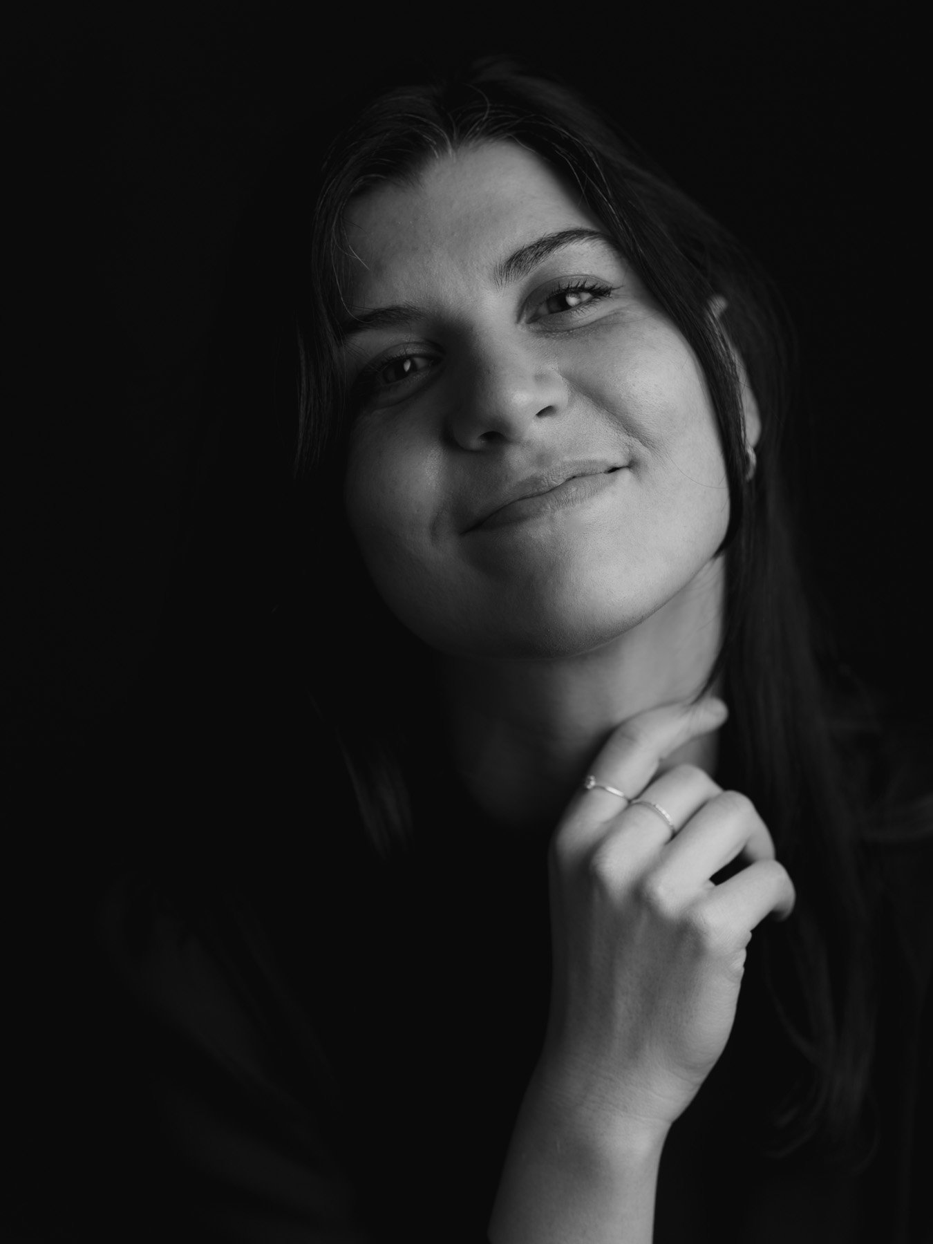  Studio portrait of a young woman 