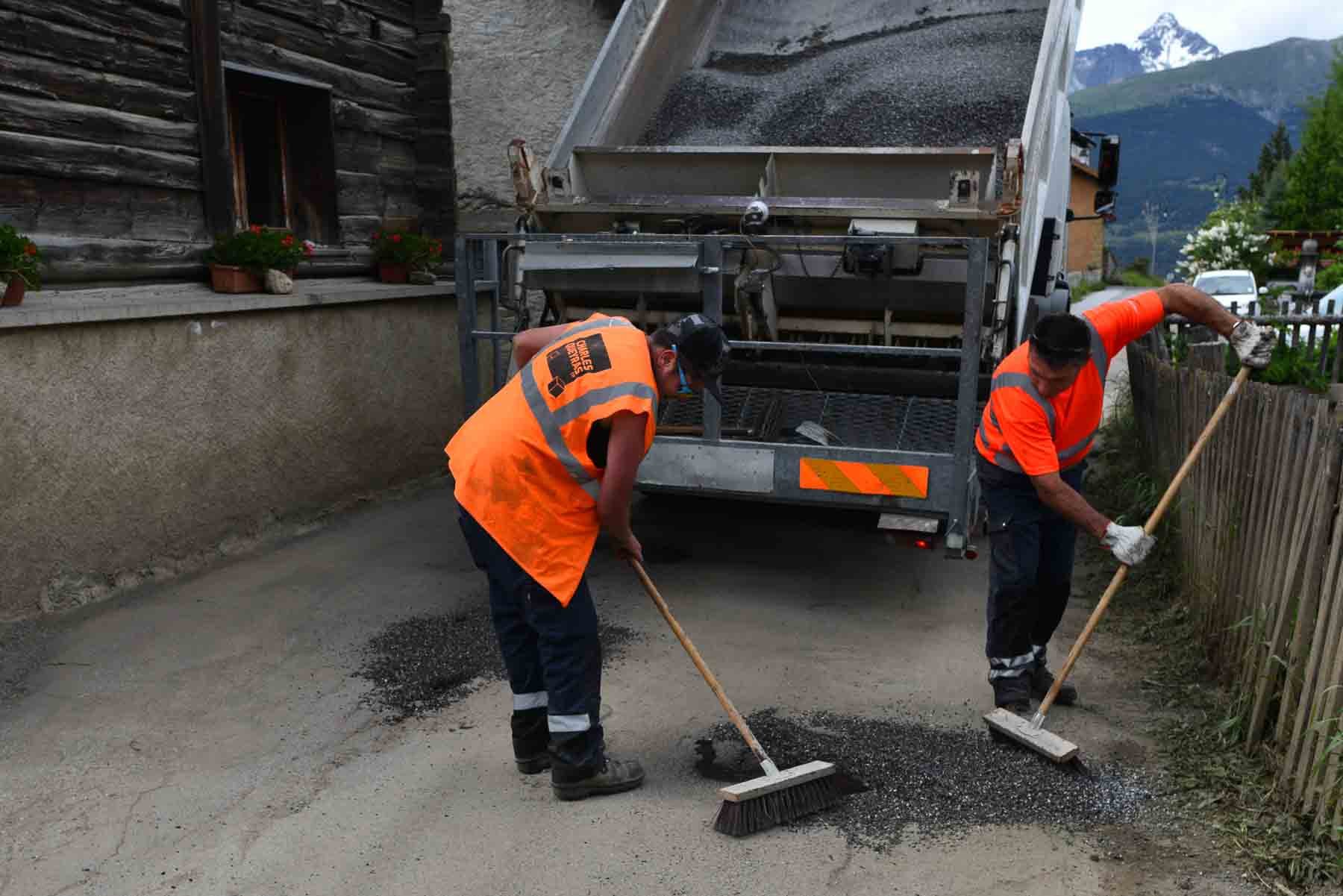  Road repairs in a village in the Hautes-Alpes 