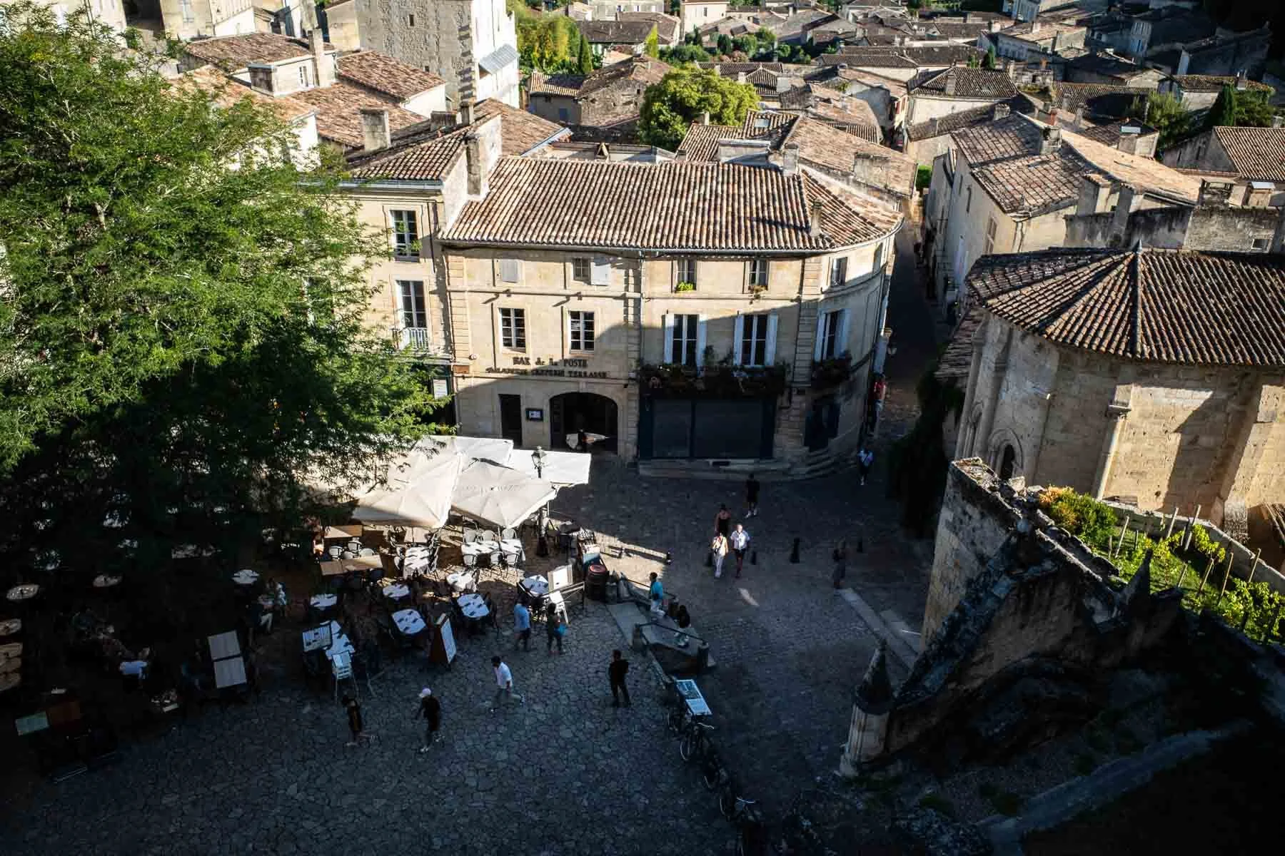  La place du marché de Saint-Émilion 