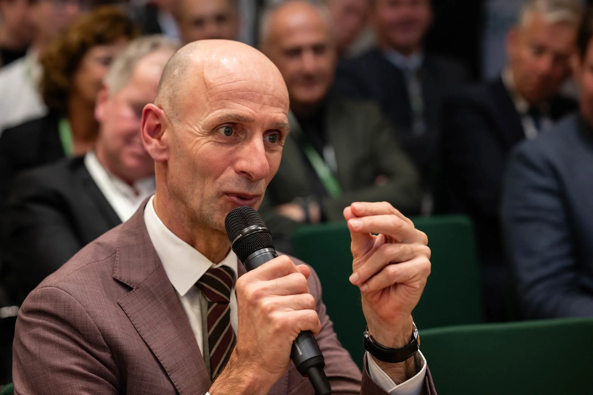  A question from the conference floor 