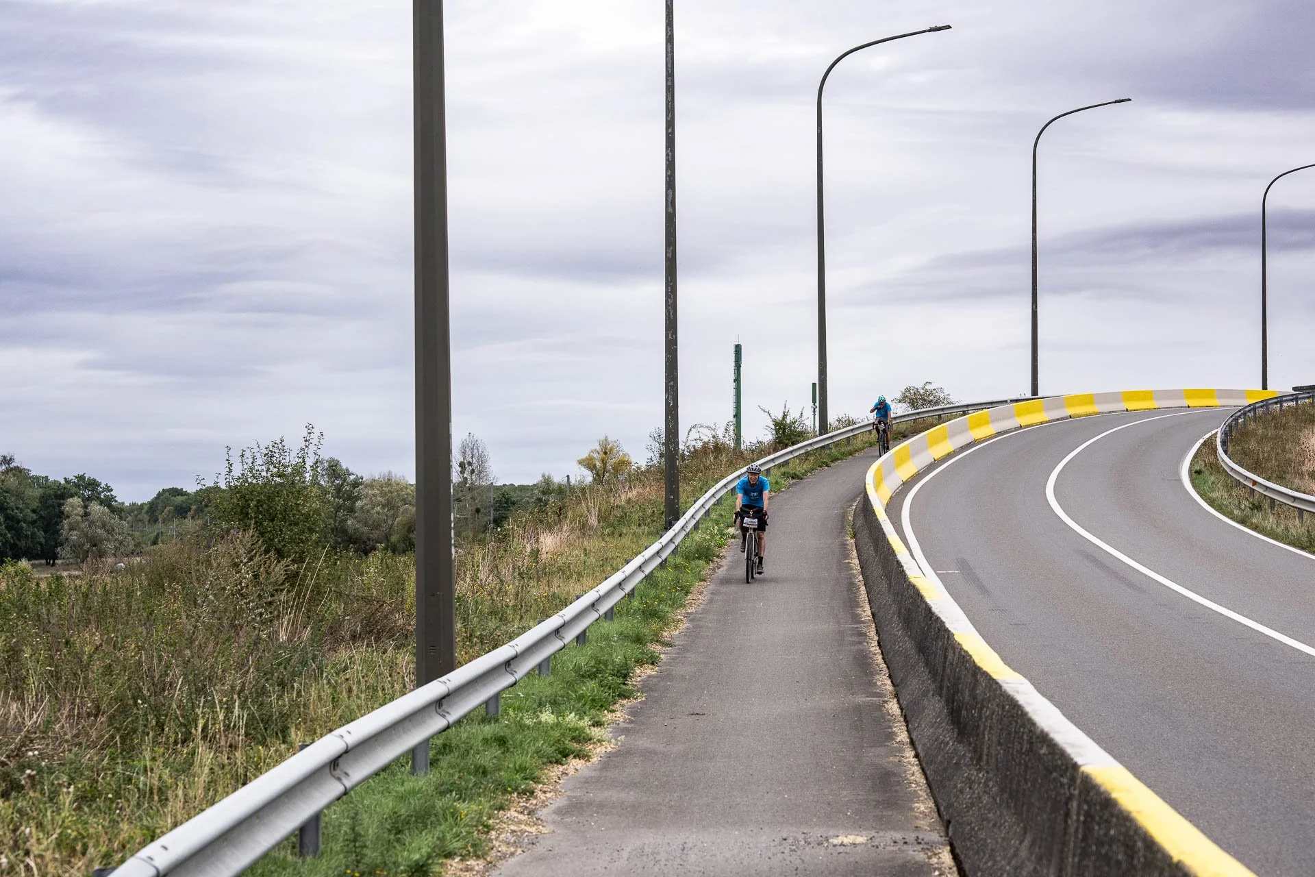  Médecins du Monde Doc’Riders sponsored 100/200km cycle ride 2026 – cycle path along a main road. 