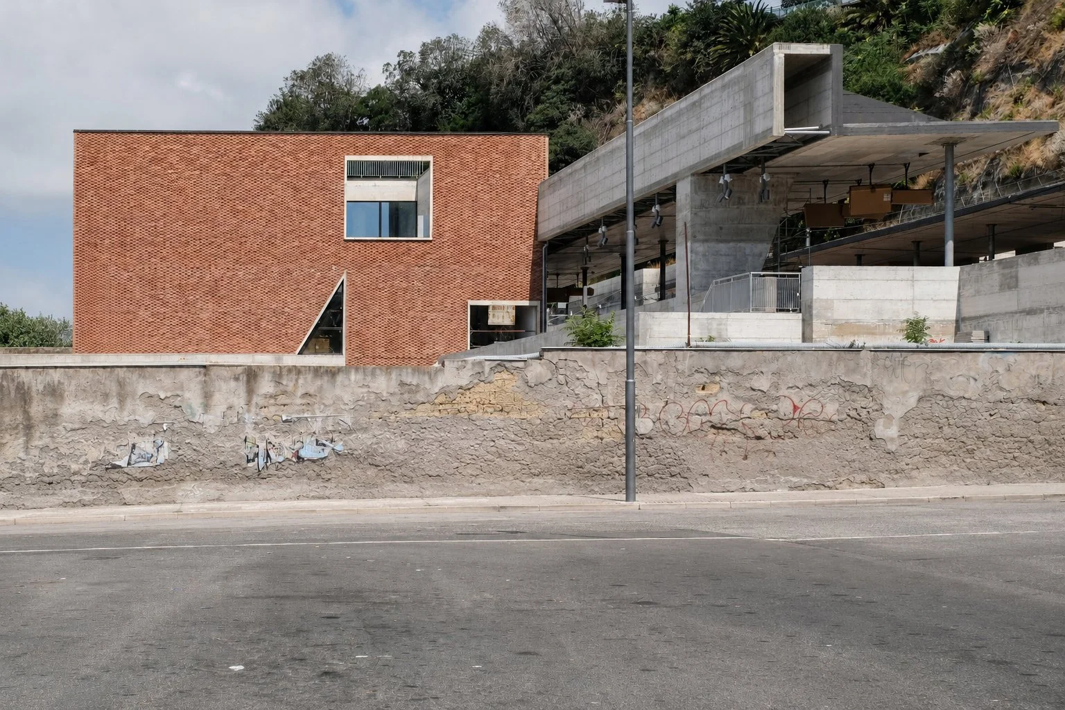 lato parcheggio.jpg