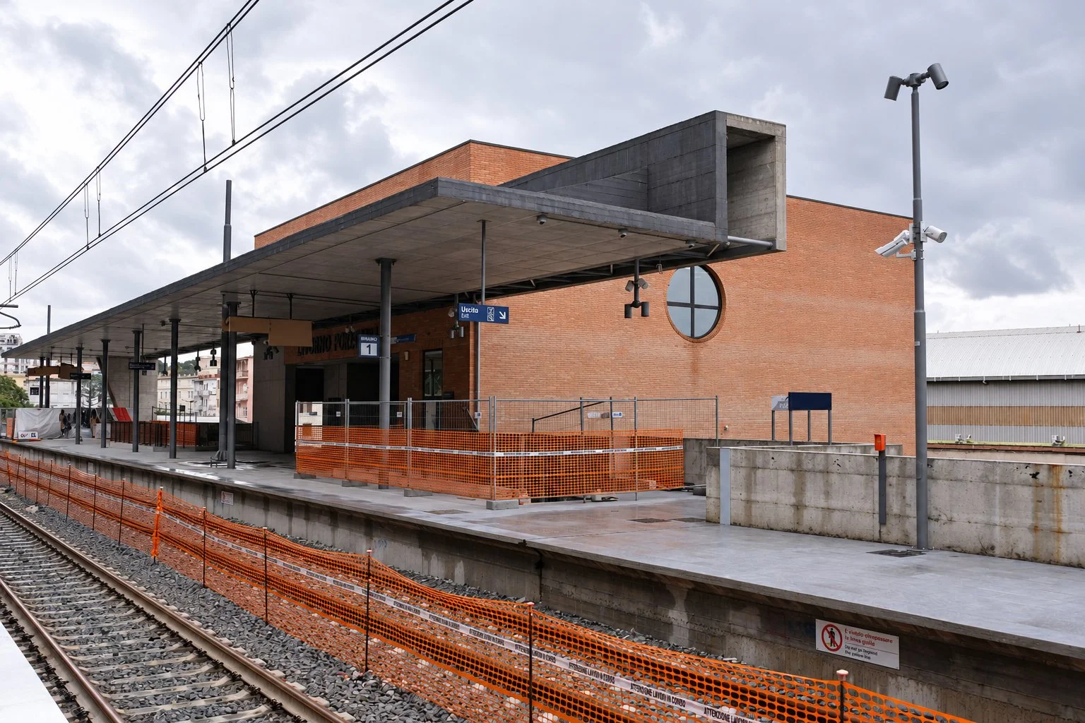 stazione banchina lato mare.jpg