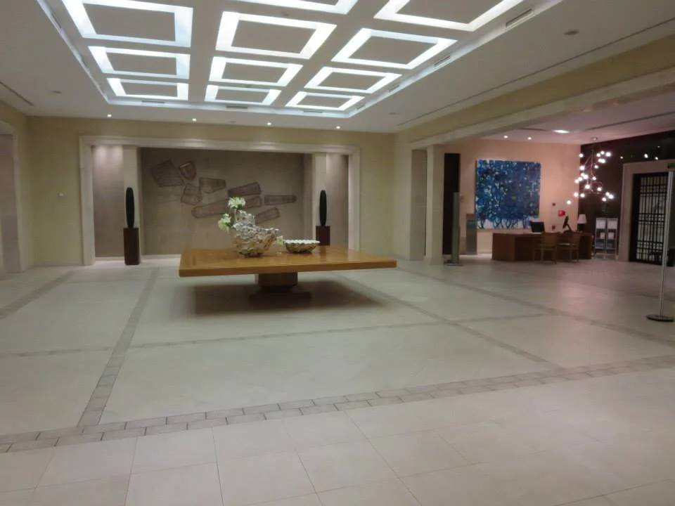 Lobby/Concierge area