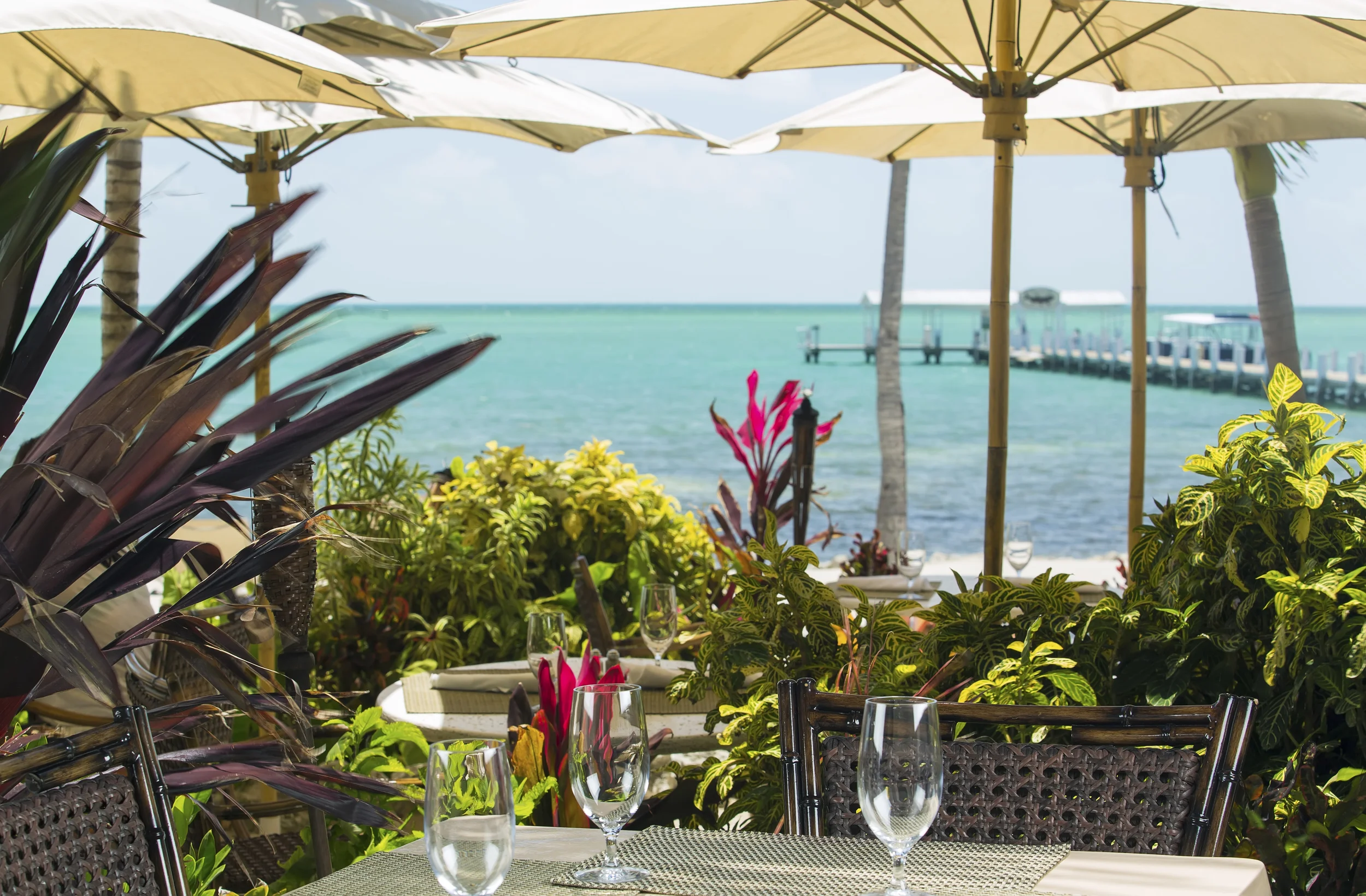 Dining by the pier ~P hotoog H courtesy of Cheeca Lodge & Spa