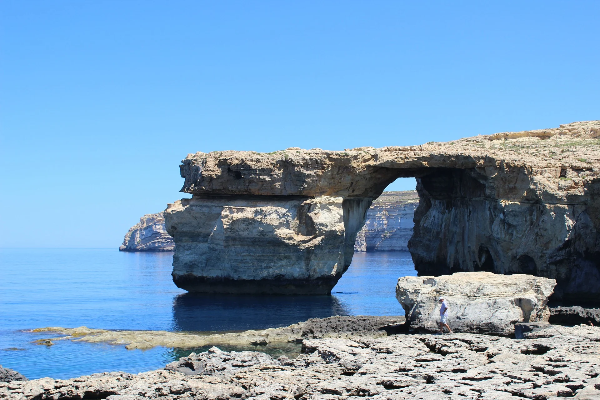 azure-window-277351_1920.jpg