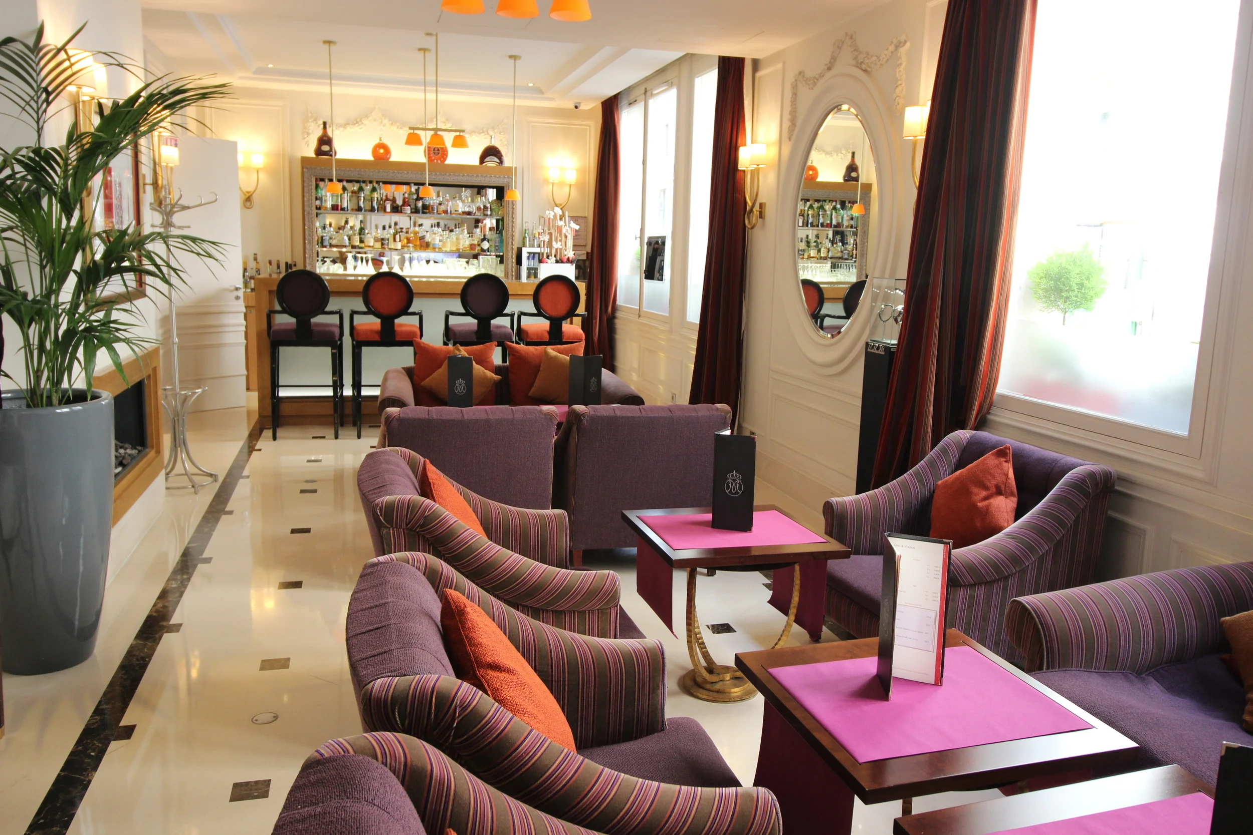 Lobby bar